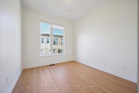 Photo 22 at 310 Squire Crescent, GO Glenorchy, Oakville