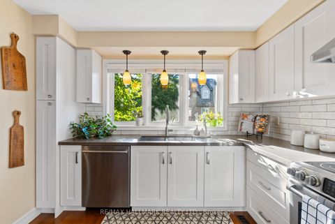 Photo 4 at 16 - 6400 Lawrence Avenue E, Rouge E10, Toronto