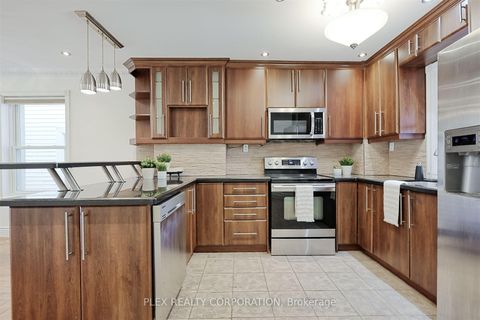 Photo 11 at 192 Coxwell Avenue, Coxwell, Toronto