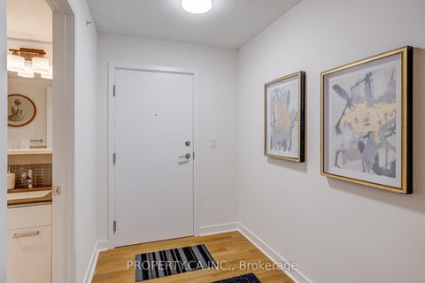 Photo 12 at 520 - 295 Adelaide Street W, Waterfront Communities C1, Toronto