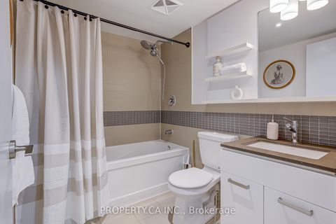 Photo 13 at 520 - 295 Adelaide Street W, Waterfront Communities C1, Toronto