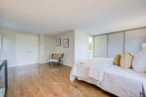 Photo 27 at 1307 Barberry Green, GA Glen Abbey, Oakville