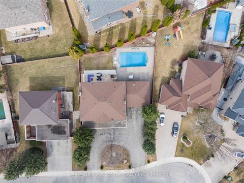 Photo 39 at 27 Dorwood Court, Islington Woods, Vaughan