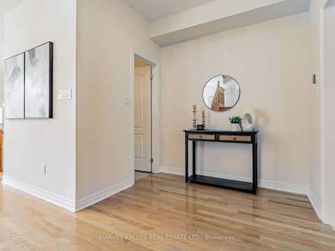 Photo 8 at 11 - 700 Summeridge Drive, Patterson, Vaughan