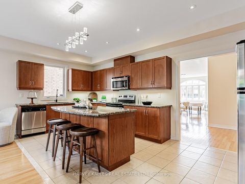 Photo 13 at 11 - 700 Summeridge Drive, Patterson, Vaughan