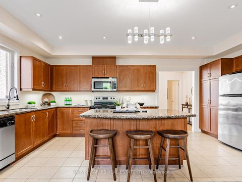 Photo 15 at 11 - 700 Summeridge Drive, Patterson, Vaughan