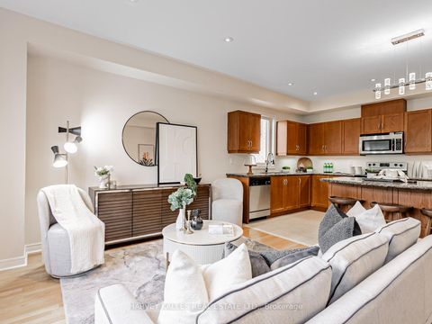 Photo 17 at 11 - 700 Summeridge Drive, Patterson, Vaughan