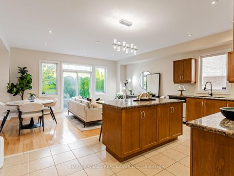 Photo 18 at 11 - 700 Summeridge Drive, Patterson, Vaughan