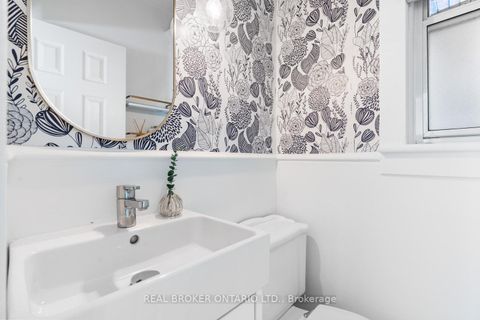 Photo 22 at 7 Juniper Avenue, The Beaches, Toronto