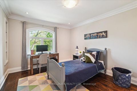 Photo 27 at 135 Glenvale Boulevard, Leaside, Toronto