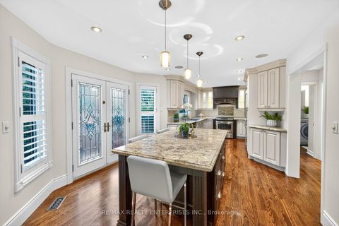 Photo 7 at 336 Oakridge Court, RO River Oaks, Oakville