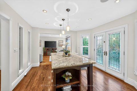 Photo 9 at 336 Oakridge Court, RO River Oaks, Oakville