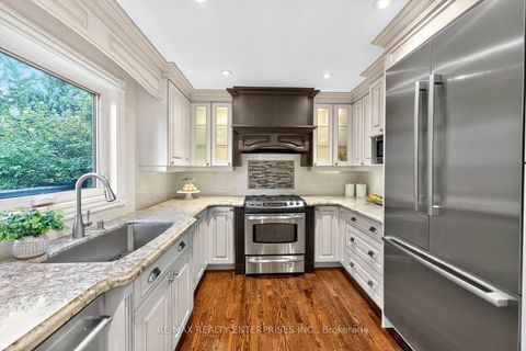 Photo 11 at 336 Oakridge Court, RO River Oaks, Oakville