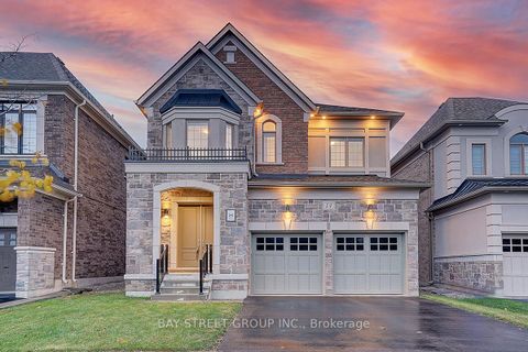 Photo 1 at 14 Botelho Circle, Bayview Southeast, Aurora