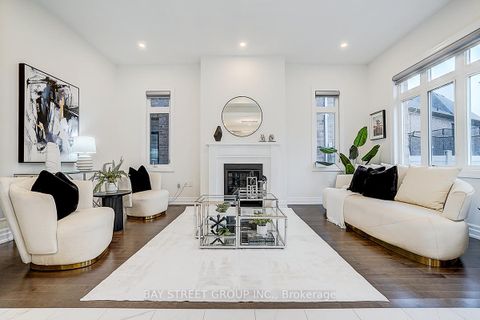 Photo 2 at 14 Botelho Circle, Bayview Southeast, Aurora