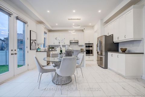 Photo 11 at 14 Botelho Circle, Bayview Southeast, Aurora