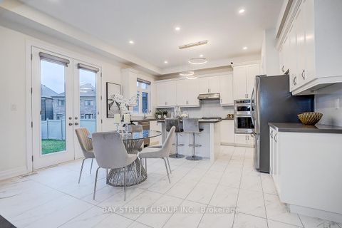 Photo 12 at 14 Botelho Circle, Bayview Southeast, Aurora