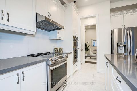 Photo 17 at 14 Botelho Circle, Bayview Southeast, Aurora