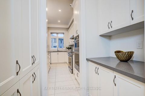 Photo 18 at 14 Botelho Circle, Bayview Southeast, Aurora