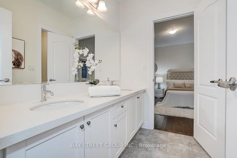 Photo 34 at 14 Botelho Circle, Bayview Southeast, Aurora