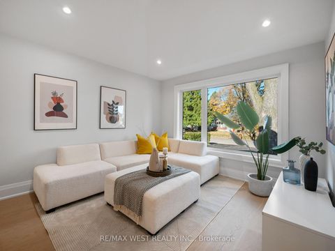 Photo 3 at 24 Appledale Road, Rosethorn, Toronto