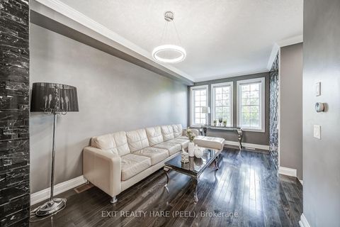 Photo 6 at 41 Poetry Drive, Vellore Village, Vaughan