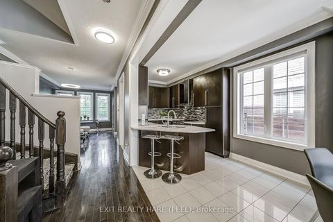 Photo 12 at 41 Poetry Drive, Vellore Village, Vaughan