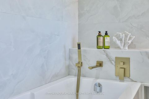 Photo 17 at 610 - 7250 Yonge Street, Yorkhill, Vaughan