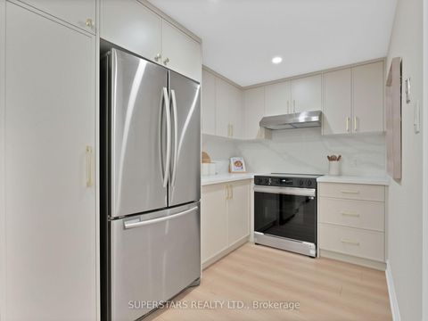 Photo 4 at 704 - 820 Burnhamthorpe Road, Markland Wood, Toronto