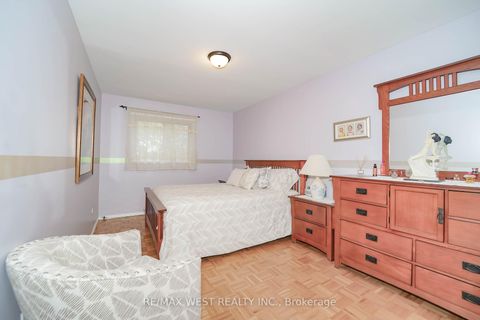 Photo 5 at 7 Bimini Crescent, Black Creek, Toronto