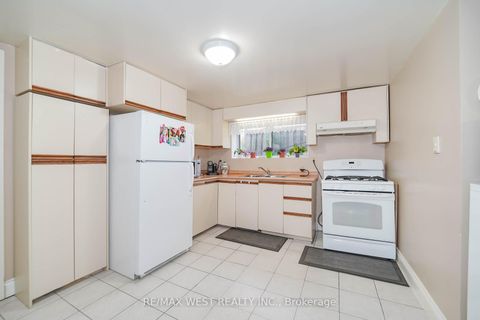 Photo 9 at 7 Bimini Crescent, Black Creek, Toronto