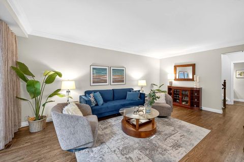 Photo 11 at 1 - 4357 Bloor Street W, Markland Wood, Toronto