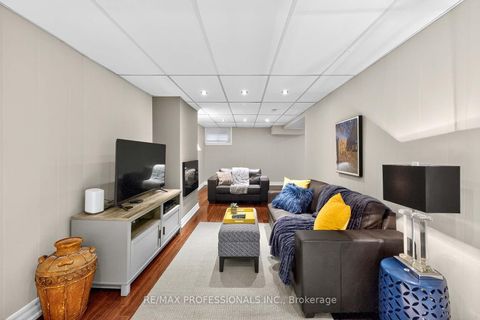 Photo 34 at 1 - 4357 Bloor Street W, Markland Wood, Toronto