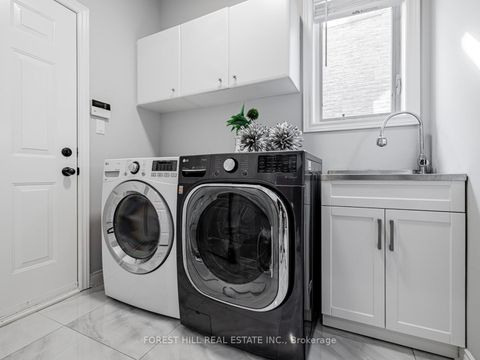 Photo 2 at 134 Royal Palm Drive, Yorkhill, Vaughan