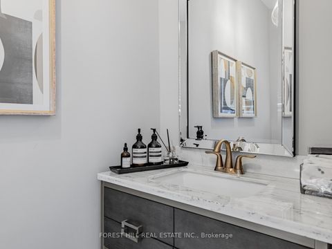 Photo 3 at 134 Royal Palm Drive, Yorkhill, Vaughan