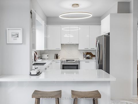 Photo 10 at 134 Royal Palm Drive, Yorkhill, Vaughan