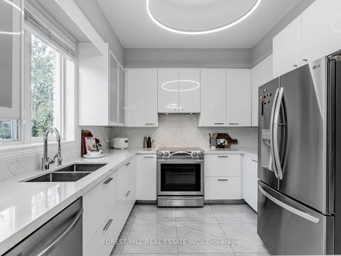 Photo 12 at 134 Royal Palm Drive, Yorkhill, Vaughan