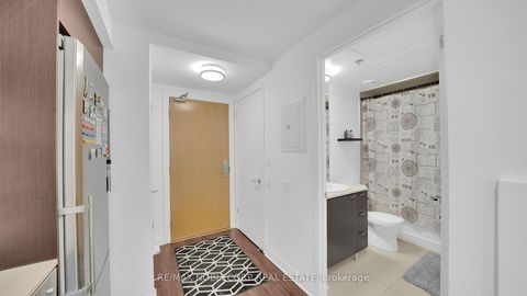 Photo 7 at 810 - 375 King Street W, Waterfront Communities C1, Toronto