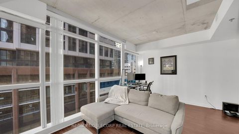 Photo 11 at 810 - 375 King Street W, Waterfront Communities C1, Toronto
