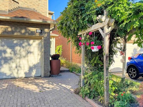 Photo 2 at 16 Audrelane Court, Milliken, Toronto