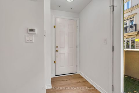 Photo 7 at 29 - 78 Carr Street, Chinatown, Toronto