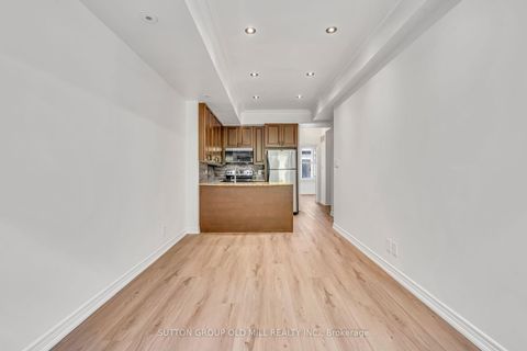 Photo 10 at 29 - 78 Carr Street, Chinatown, Toronto