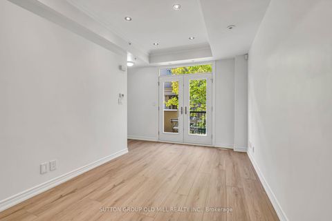 Photo 12 at 29 - 78 Carr Street, Chinatown, Toronto