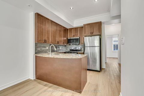 Photo 13 at 29 - 78 Carr Street, Chinatown, Toronto