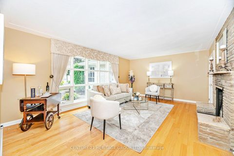 Photo 2 at 22 Poplar Drive, Oak Ridges, Richmond Hill