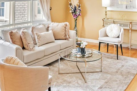 Photo 3 at 22 Poplar Drive, Oak Ridges, Richmond Hill