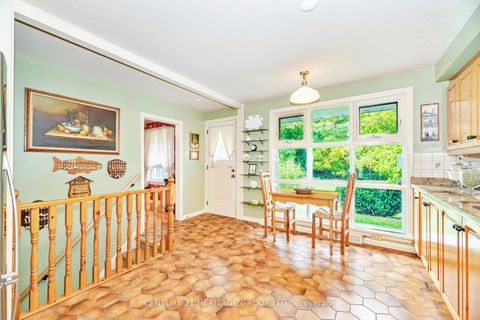 Photo 9 at 22 Poplar Drive, Oak Ridges, Richmond Hill