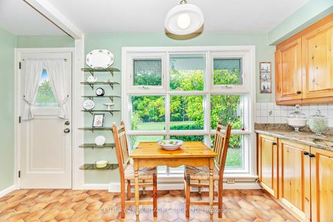 Photo 10 at 22 Poplar Drive, Oak Ridges, Richmond Hill