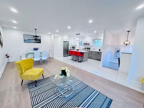 Photo 4 at 23 Hildenboro Square, L'Amoreaux, Toronto