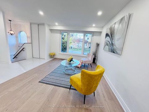 Photo 5 at 23 Hildenboro Square, L'Amoreaux, Toronto